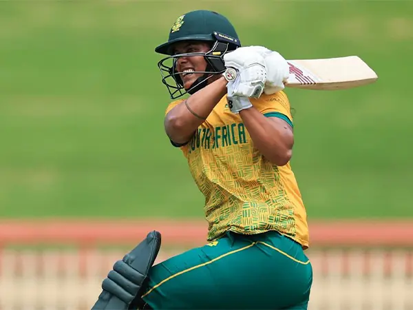 Chloe Tryon – 11 sixes